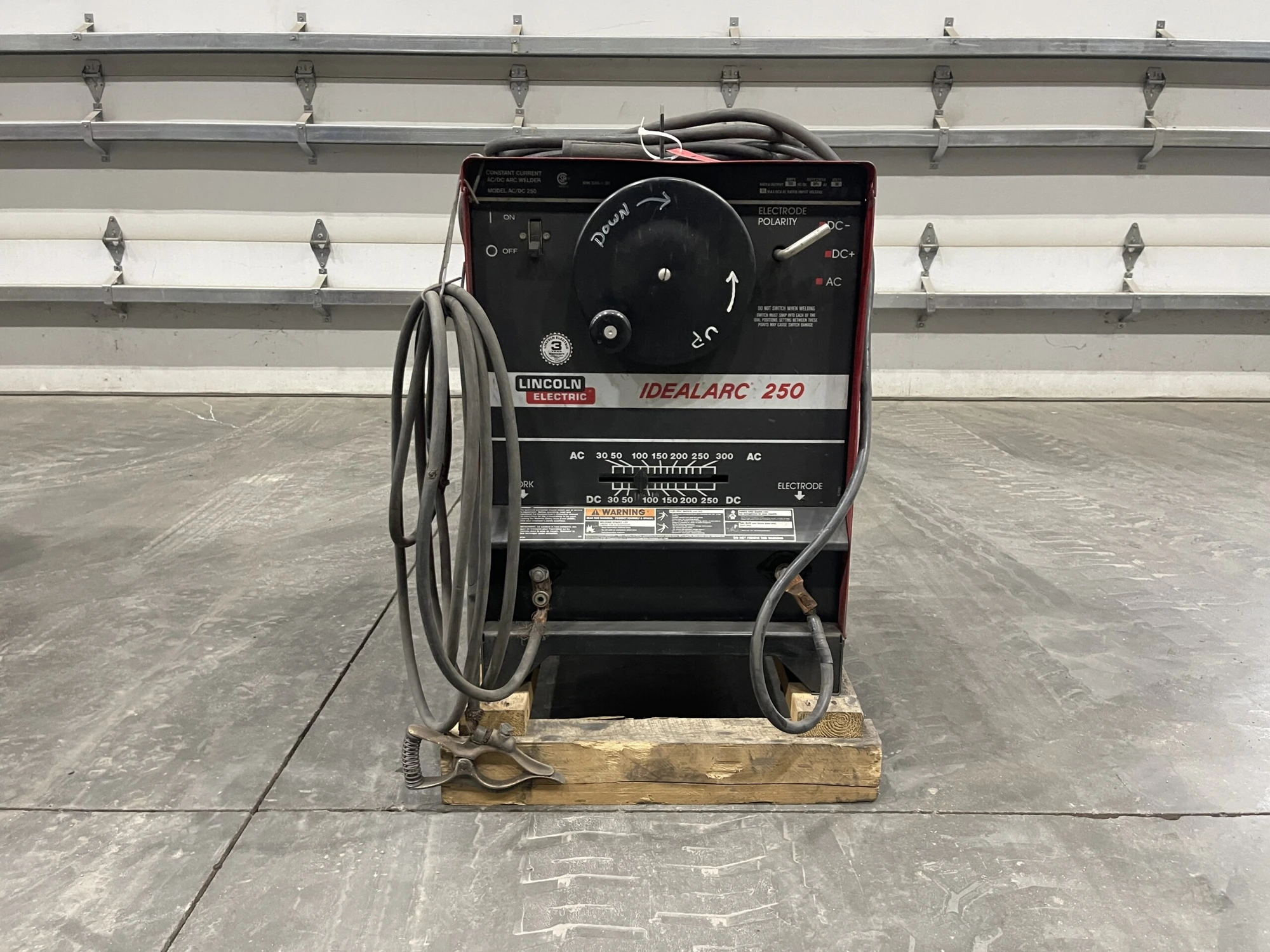 Lincoln Idealarc 250 Welder