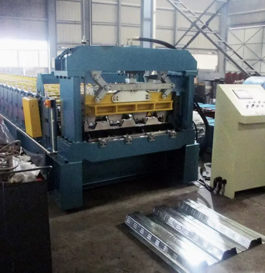 Metal Decking Roll Forming Machine - Saudi Arabia