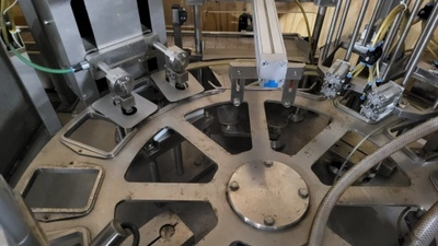 2002 Hugart DS5000 Inline Fillers | Envoy Equipment LLC (2)