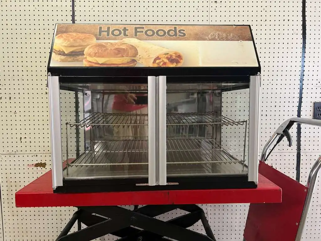 Used Wisco Used Wisco 123 Heated Countertop Display Case Merchandiser - 120V 480W Countertop Display Warmers Illinois US | Falcon Restaurant Supply #1375127