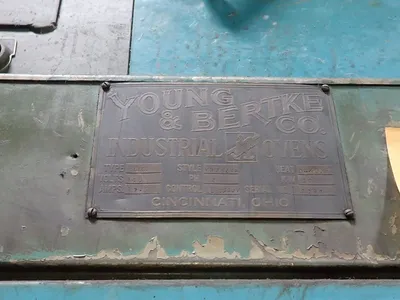 USED YOUNG & BERTKE CO YB753VM