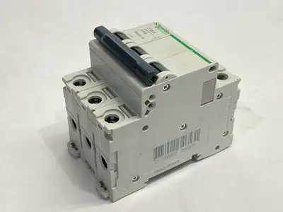 C20 A C60 | Schneider Electric  Circuit Breaker 3-Pole 20A 480Y/277V - Used