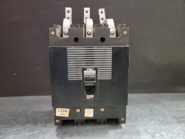 Used SQUARE D 999330 Switchgears British Columbia CA | Lenmark #243853