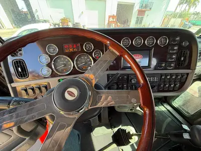 USED 2014 PETERBILT 386