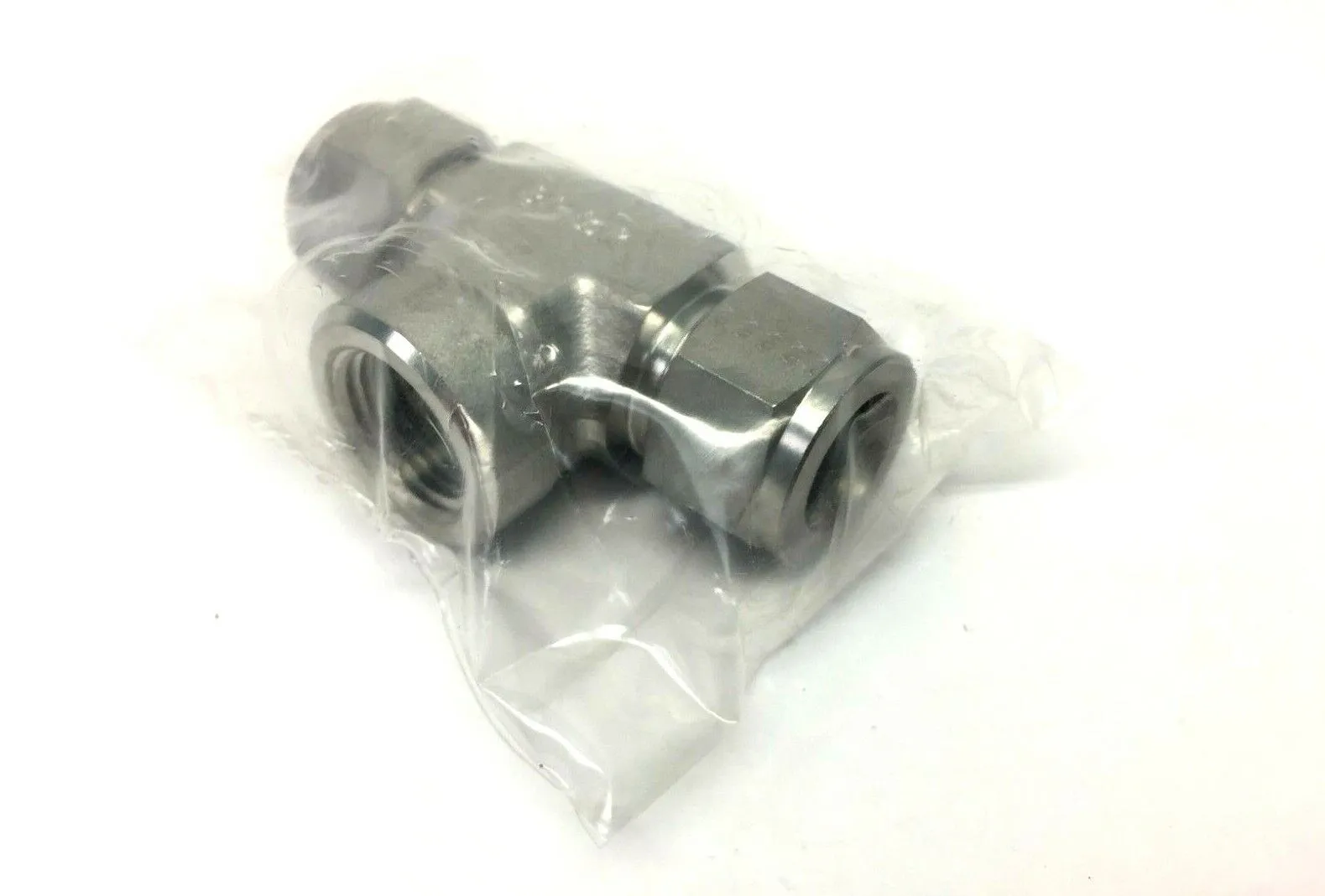 USED GENERANT UNION TEE STAINLESS STEEL 5/8" TUBE OD