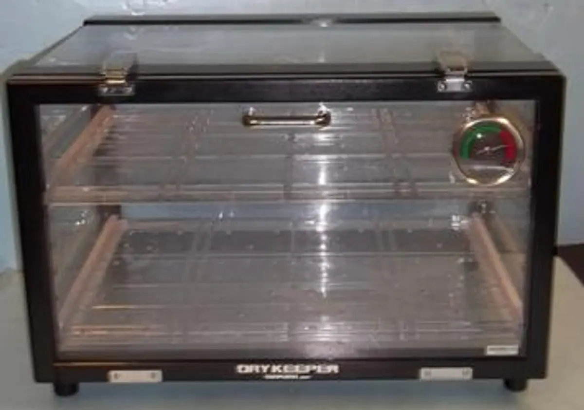 QTY. 1. SANPLATEC CORP. DRY KEEPER 19X12X14&frac12...