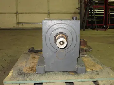 USED LENZE MOTOR/GEAR BOX UDE0530