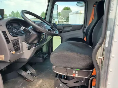 USED 2018 PETERBILT 337