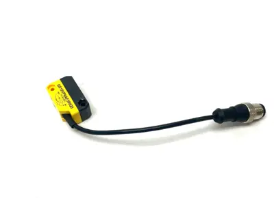 USED BANNER ENGINEERING WORLD-BEAM PHOTOELECTRIC SENSOR, ADJUSTABLE FIELD