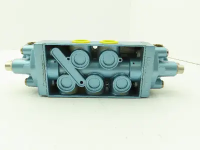 Honeywell Skinner S3RRGBL4 Solenoid Spool Valve 5-3-Way NC 120V 150 PSI 1/2" NPT