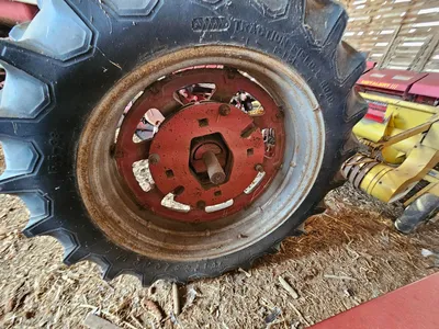 FARMALL 560 Tractor | Iron Listing (9)