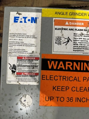 EATON DG323NGB 100AMP FUSIBLE DISCONNECT W/FU