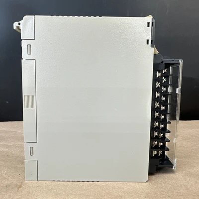 NEW Omron C200H-OD211