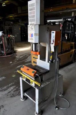 10 TON HYDRAULIC C FRAME PRESS