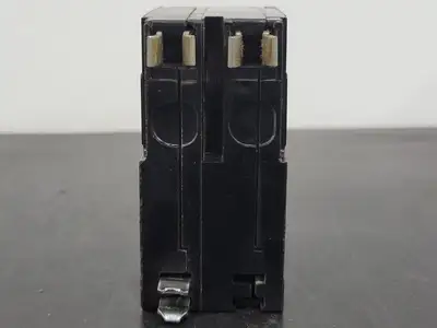 Used SQUARE D QO220 Switchgears British Columbia CA | Lenmark #243371