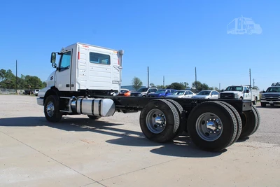 Used 2014 VOLVO VHD64B200 Cab Chassis trucks Texas US | Roll Off Truck World #1491961
