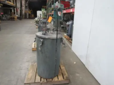 Binks Model 43-717 50 Gallon Steel Airless Paint Mix Tank W/Agitator & Pump