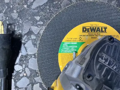 Used DEWALT DWE4011 Disc Grinders Ohio US | HGR 24 #1457521
