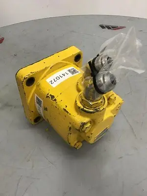 USED CHAR LYNN 111 1037 004