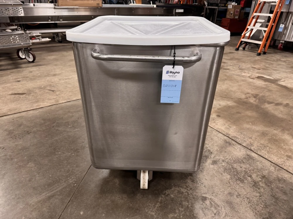 600 Pound SS Dump Buggy with Plastic Lid