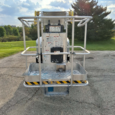 Used 2022 Z-33/18 Genie Articulating Boom Lifts Wisconsin US | Stack Equipment #1418942