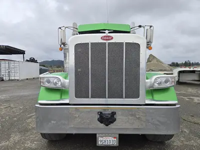 USED 2023 PETERBILT 389