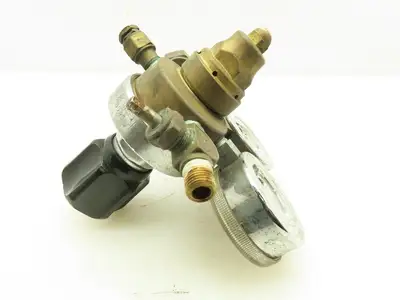 MG Industries LV33464 Dual Gauge Gas/Pressure Adj. Reg. Model 158 4000PSI 60PSI