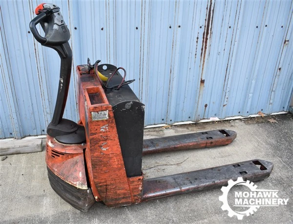 4500 LB TOYOTA “7HBW23” ELECTRIC PALLET JACK w/24 VOLT SYSTEM