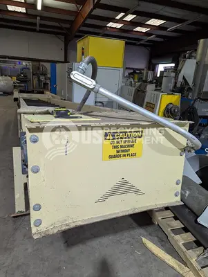 Unknown Manufacturer: Used 32" x 27' Infeed with Crossbelt Magnet