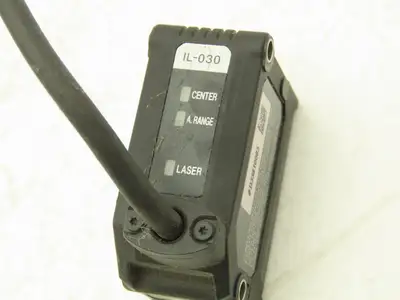 Keyence IL-030 CMOS Multi-Function Analog Laser Sensor 20 to 45 mm Range