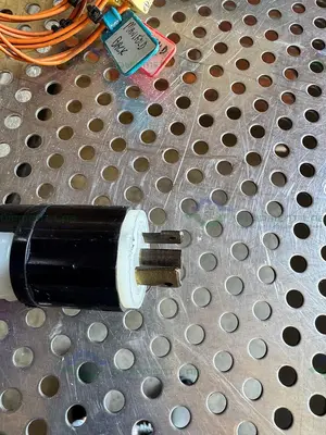 Used CUSTOM BUILT VACUUM GAS HANDLING MANIFOLD W/ LEAK TEST PORT Pumps California US | Equipment Lab #1319622