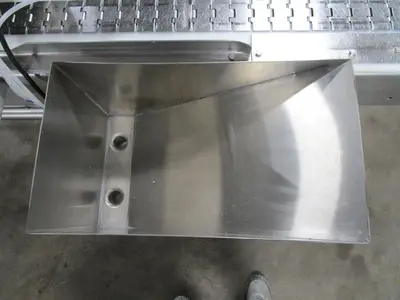 Conveyor with Wirecut