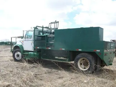 USED 1997 IHC INTERNATIONAL 4900 S/A SERVICE TRUCK