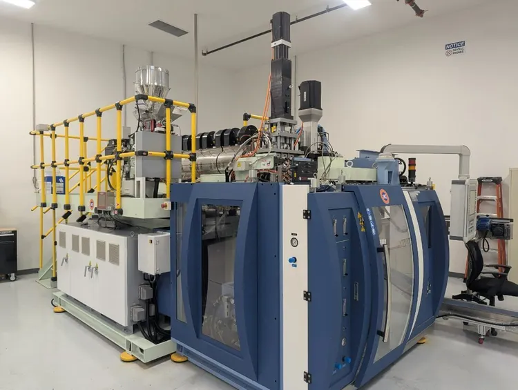 Used 2022 FONG KEE EHB 65T03SS Blow Molding Machines California US | Machinery Network #890015
