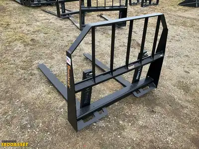 New Tomahawk 42” skid steer fork attachment, 42”L x 4”W forks, 2800lb capacity, skid steer quick...
