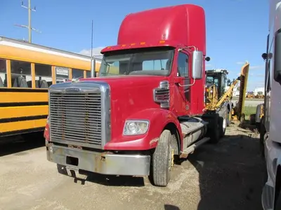 Used 2016 FREIGHTLINER CORONADO 122 Conventional trucks Manitoba CA | Conquest Truck & Auto Sales #1421347