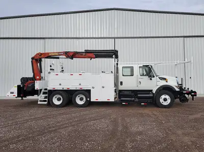 International 7500 SBA 6X4 Truck with Palfinger Crane