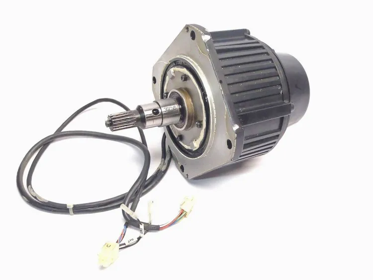 Used YASKAWA ELECTRIC AC SERVO MOTOR Servo Motors | Maverick Industrial Sales #1116529
