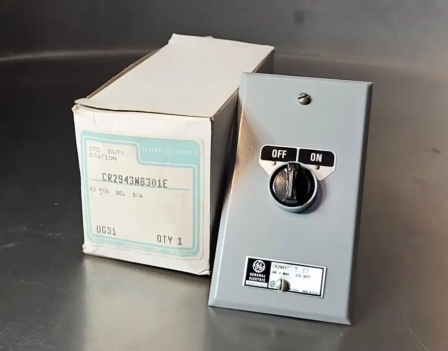 General Eletric CR2943NB301E Switch button. Loc4B19