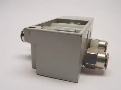 Used Numatics Distribution Block with Quick Release Fittings Valves/Fittings Michigan US | Maverick Industrial Sales #1454139