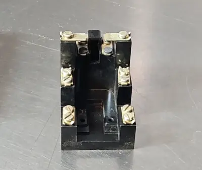 General Electric CR2790E100A base for relay. Loc4E15