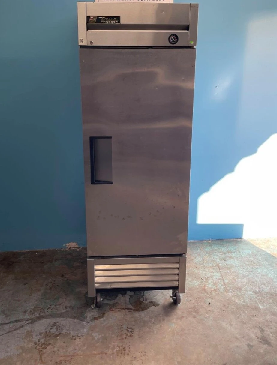 75-0259 True 27” Single Section Self Contained Reach-In Freezer T-23F