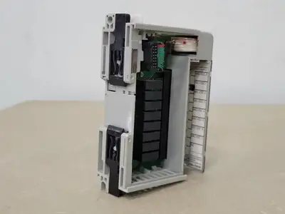 USED ALLEN BRADLEY 1769-OW8I