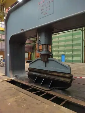USED BAKKER 500 TON DISH END FORMING PRESS