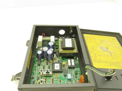 STI 70027-1002 Safety Light Curtain Controller W/Key 115VAC 50/60Hz 30VA