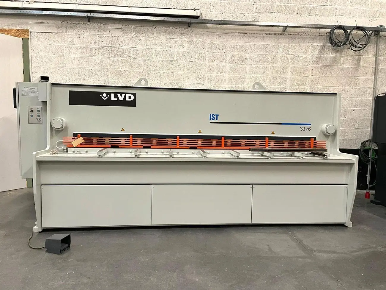 USED LVD IST 3100 X 6 MM CNC