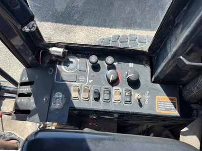 USED 2004 JOHN DEERE 670C SERIES 2