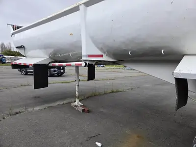 USED 1985 RELIANCE 28FT