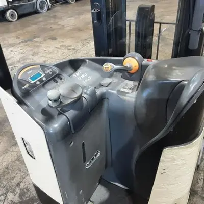 USED 2016 CROWN RR5725-45