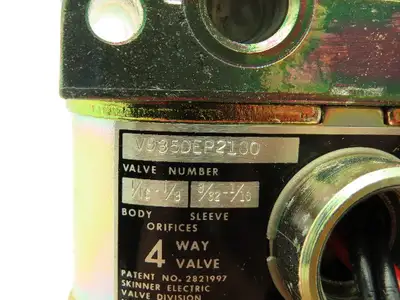 Honeywell Skinner V935DEP2100 Solenoid Valve 4-Way NO 24VDC 100 PSI 1/4" NPT